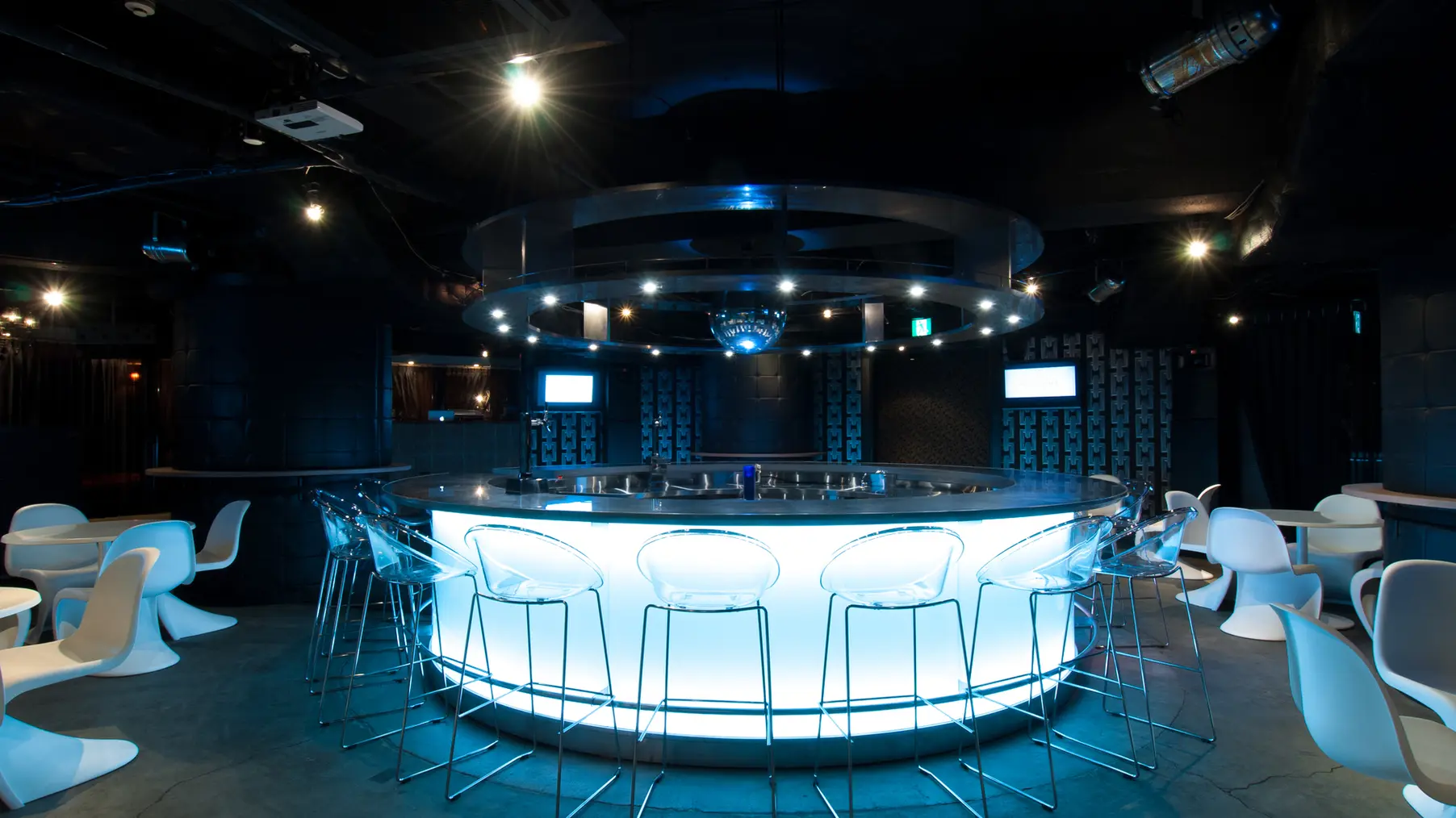 渋谷の20人～30人で貸切パーティーができるパーティスペース10選「dining&bar KITSUNE」1